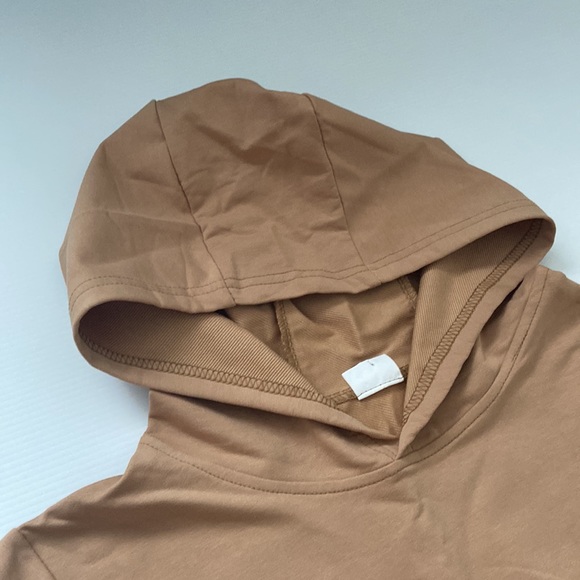 New sleeveless hoodie - never been worn. - Picture 3 of 4